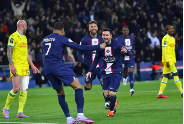 Ligue 1 Messi 为 Mbappe Pereira 进球，让巴黎在南特以 4-2 领先。”